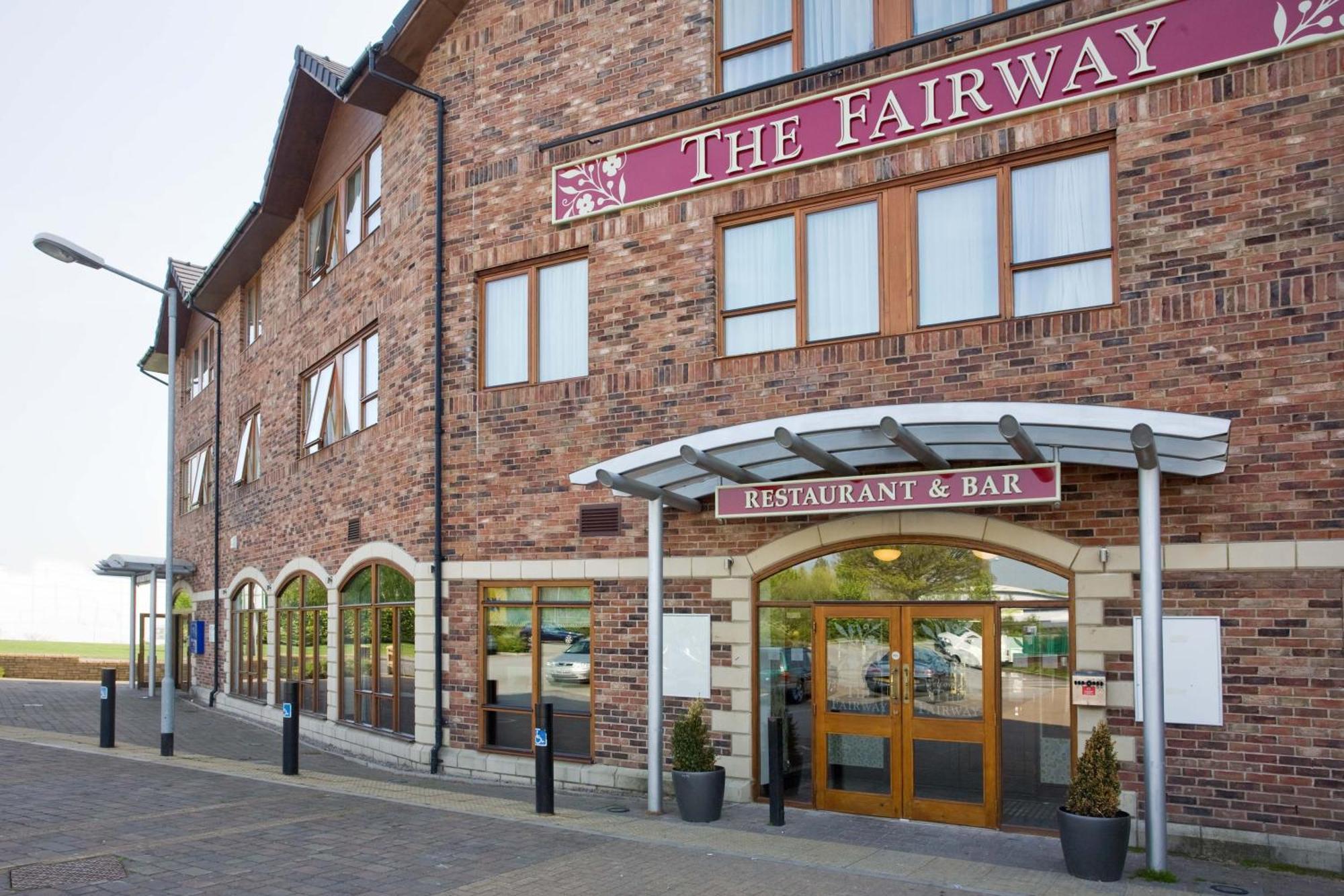 ホテル The Fairway バーンズリー エクステリア 写真